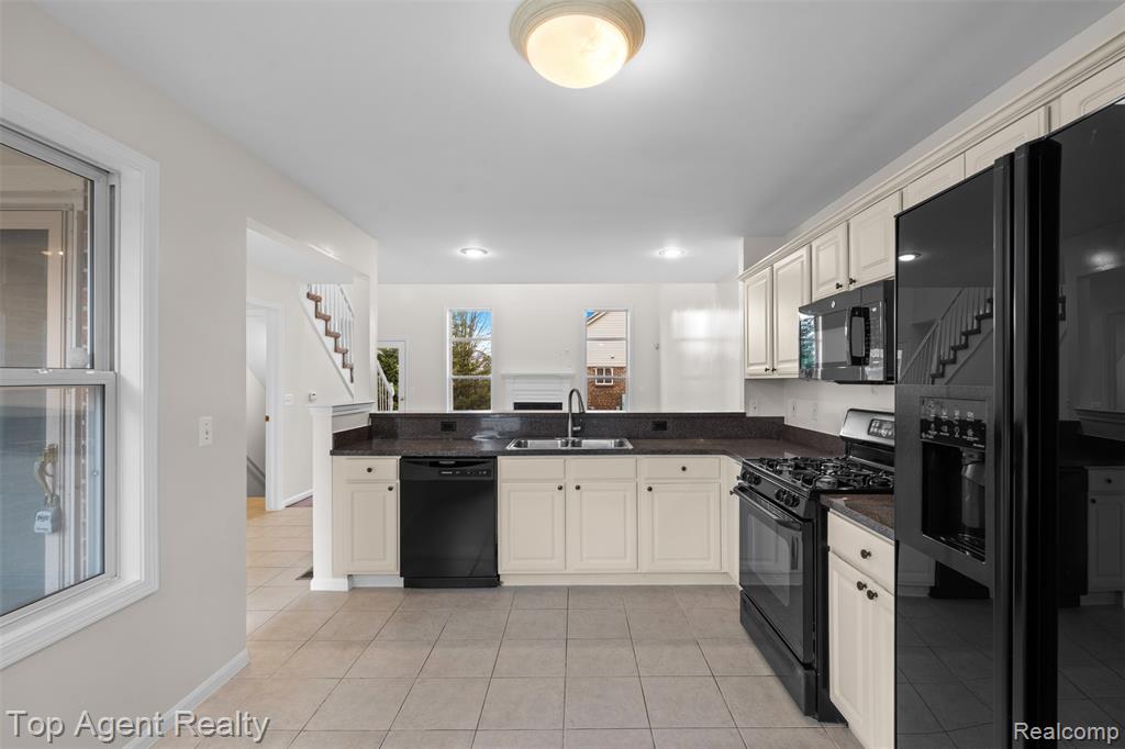 45505 Limerick Drive, Macomb, MI 48044 — Photo 12