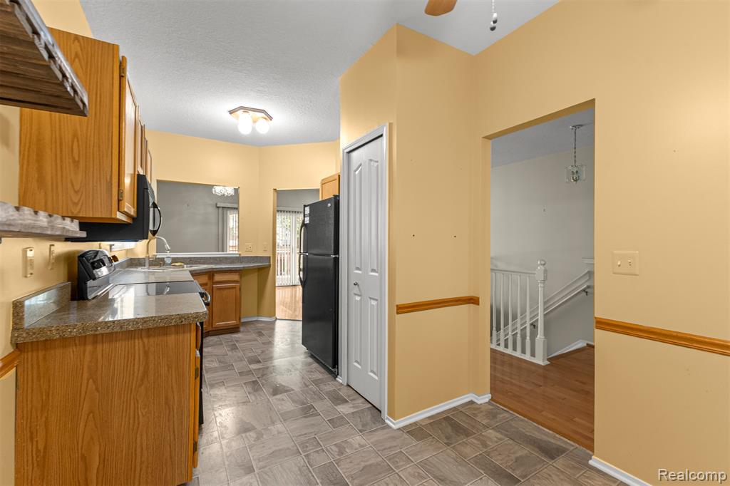6546 Quail Run Circle, Westland, MI — Photo 14