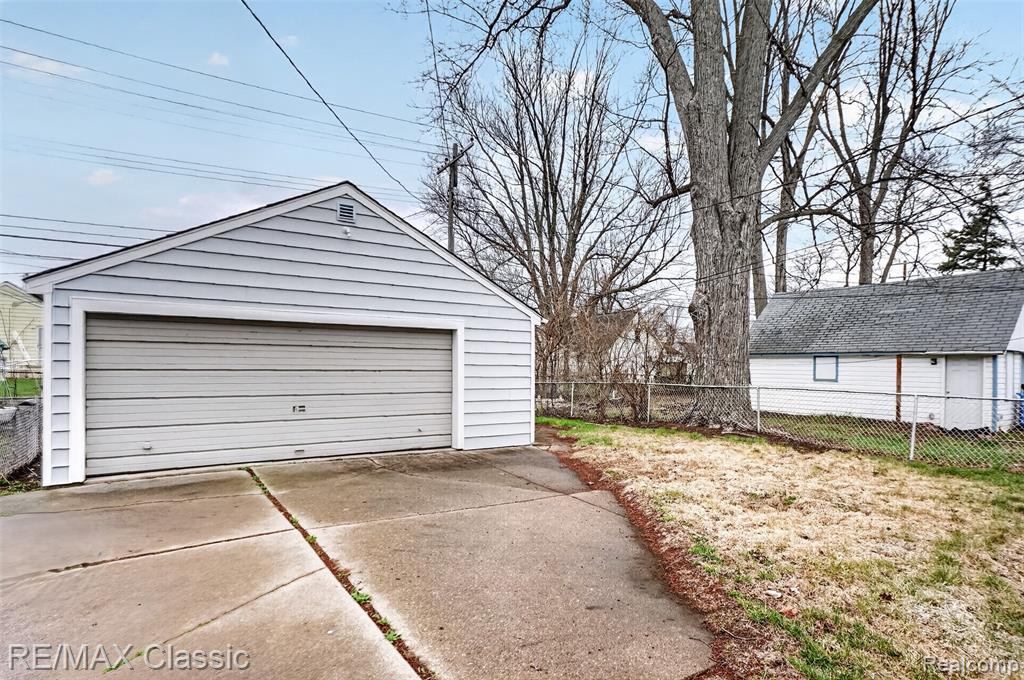 27359 Brettonwoods Street, Madison Heights, MI 48071 — Photo 22