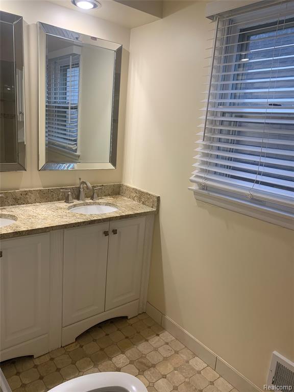 5625 Putnam Drive, West Bloomfield, MI 48323 — Photo 7
