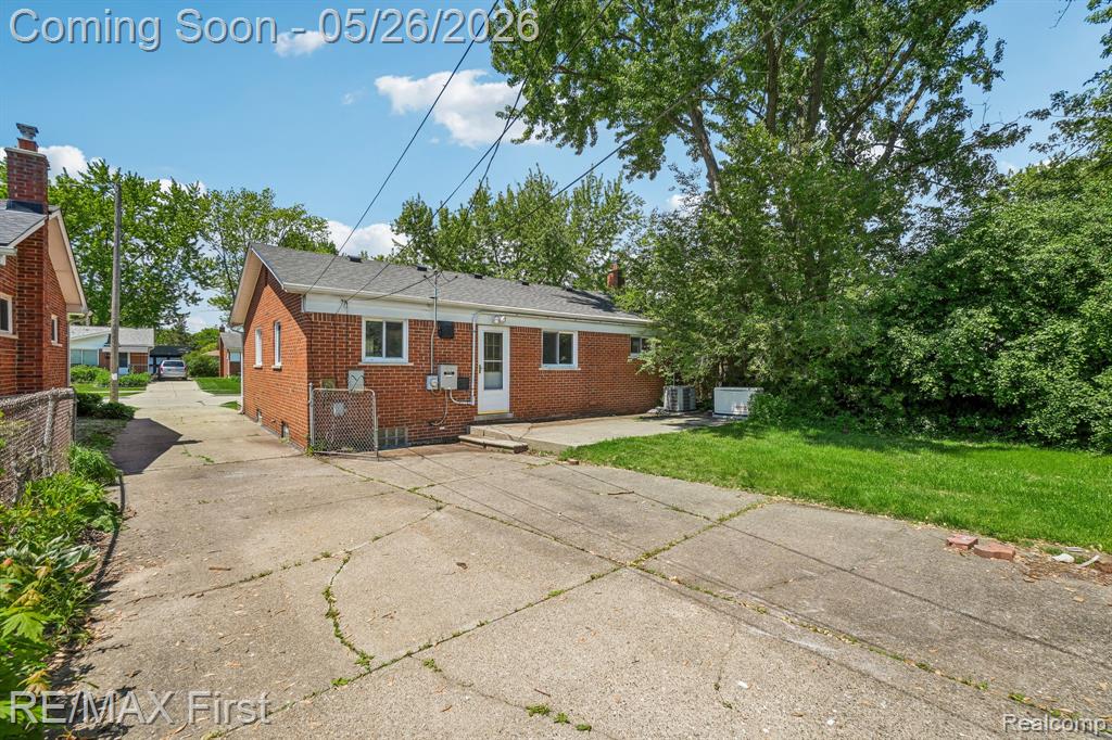 29636 Spoon Avenue, Madison Heights, MI 48071 — Photo 3
