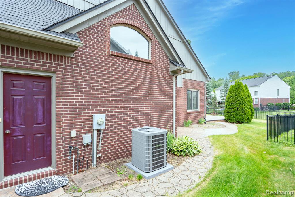 47248 Malburg Way Drive, Macomb, MI 48044 — Photo 4