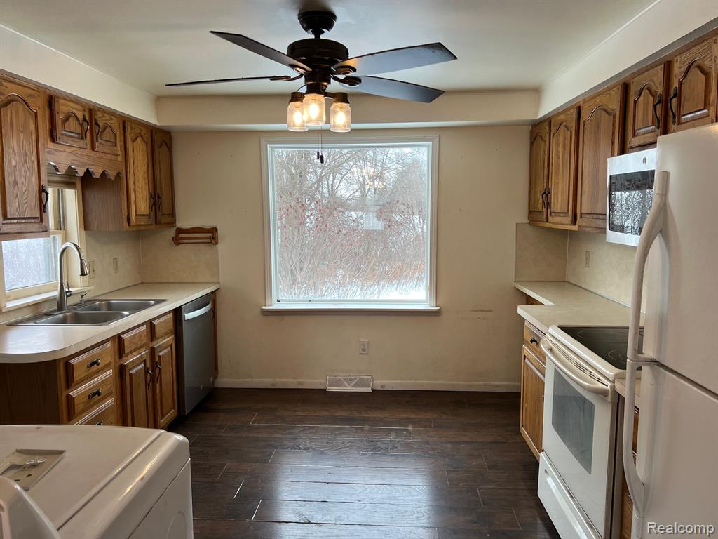 2581 Carpenter Road, Lapeer, MI 48446 — Photo 8