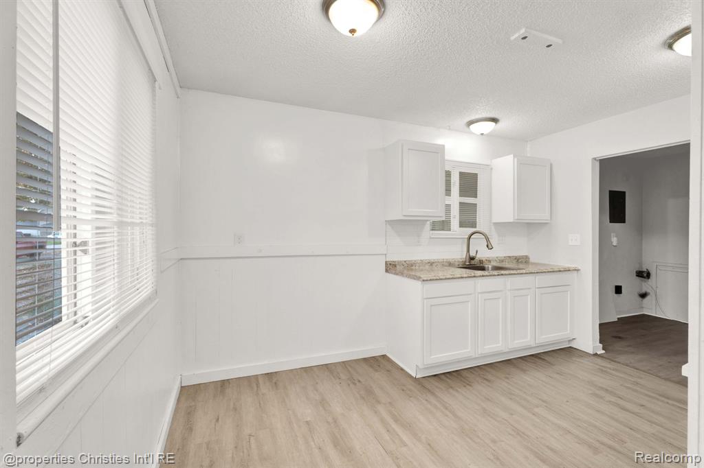 6516 Oak Street, Taylor, MI 48180 — Photo 9