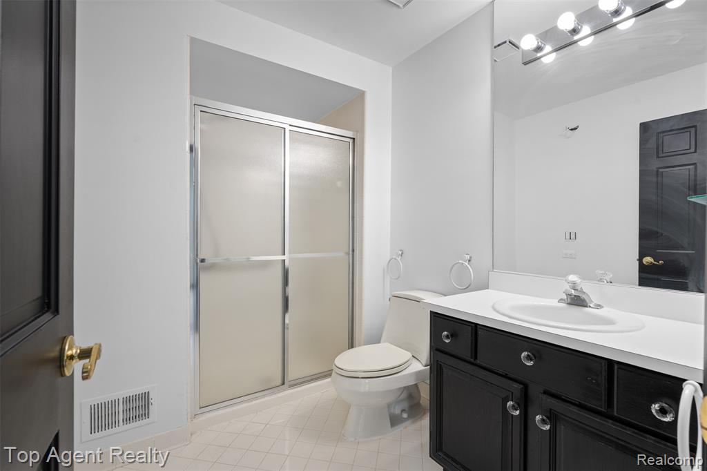 40363 Denbigh Drive, Sterling Heights, MI 48310 — Photo 15