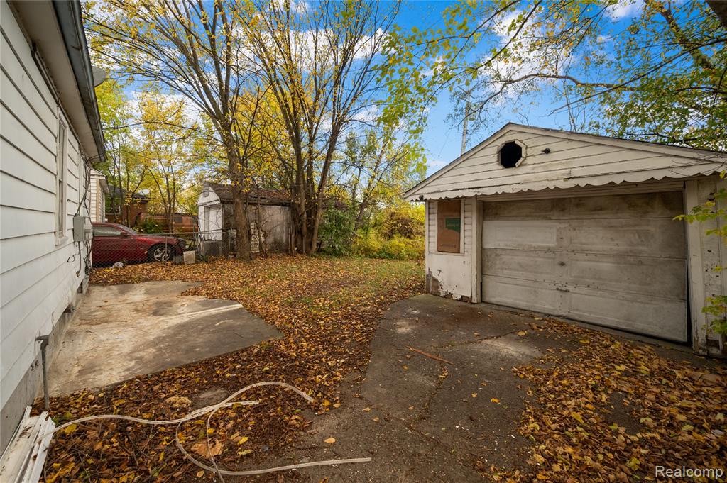 8674 Pierson Street, Detroit, MI 48228 — Photo 28