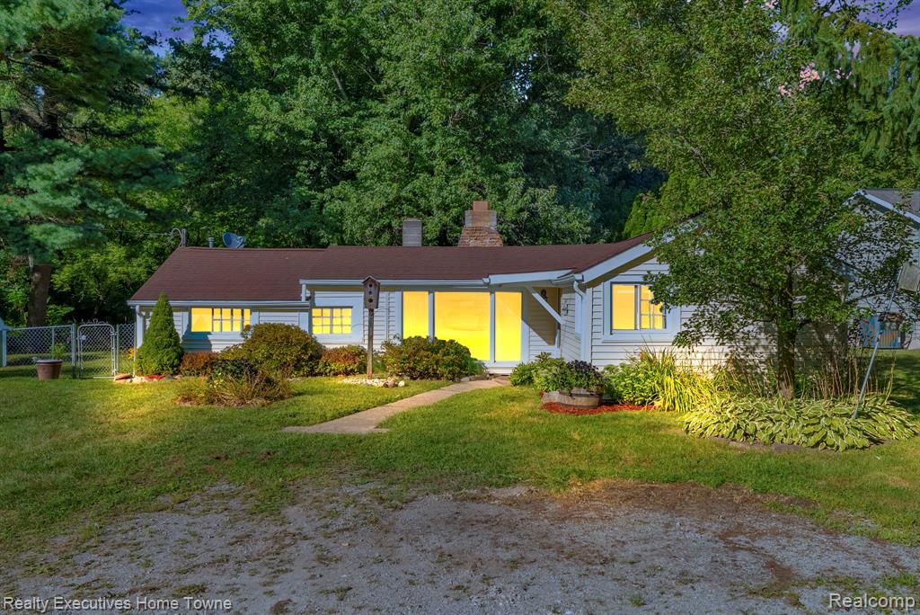 4188 Pine Grove Avenue, Fort Gratiot, MI 48059 — Photo 2