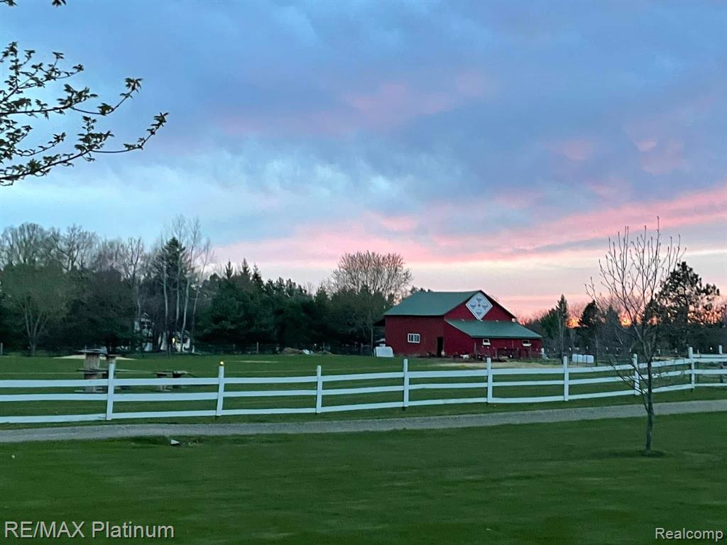 536 N CEDAR Road, Fowlerville, MI 48836 — Photo 4