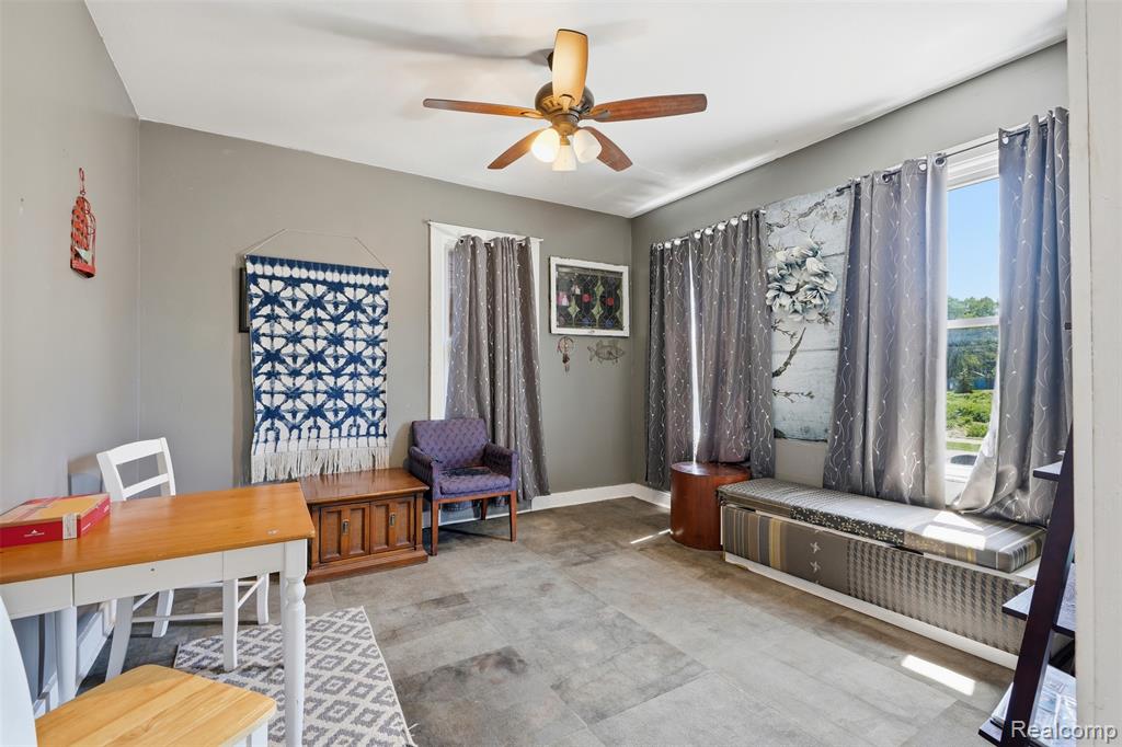 137 Trowbridge Street - Photo 4
