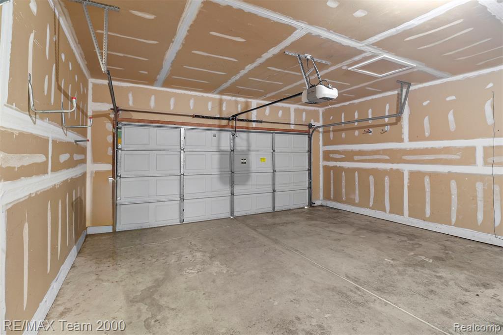 45225 Yorkshire Drive, Novi, MI — Photo 43
