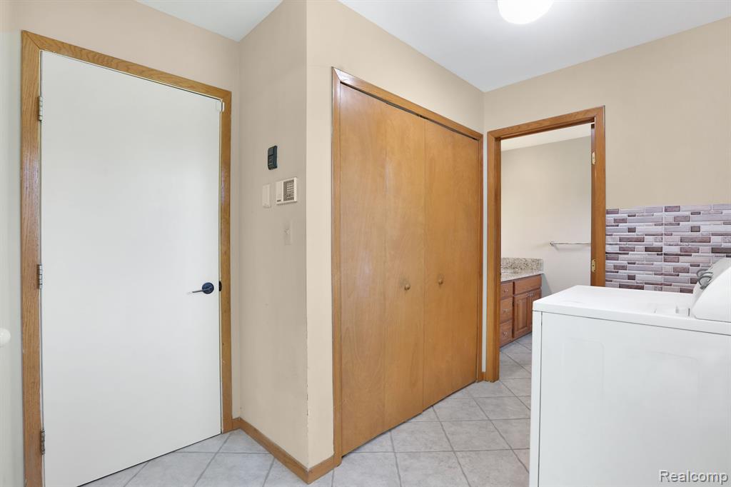 53201 MARANATHA Lane, Wixom, MI 48393 — Photo 18