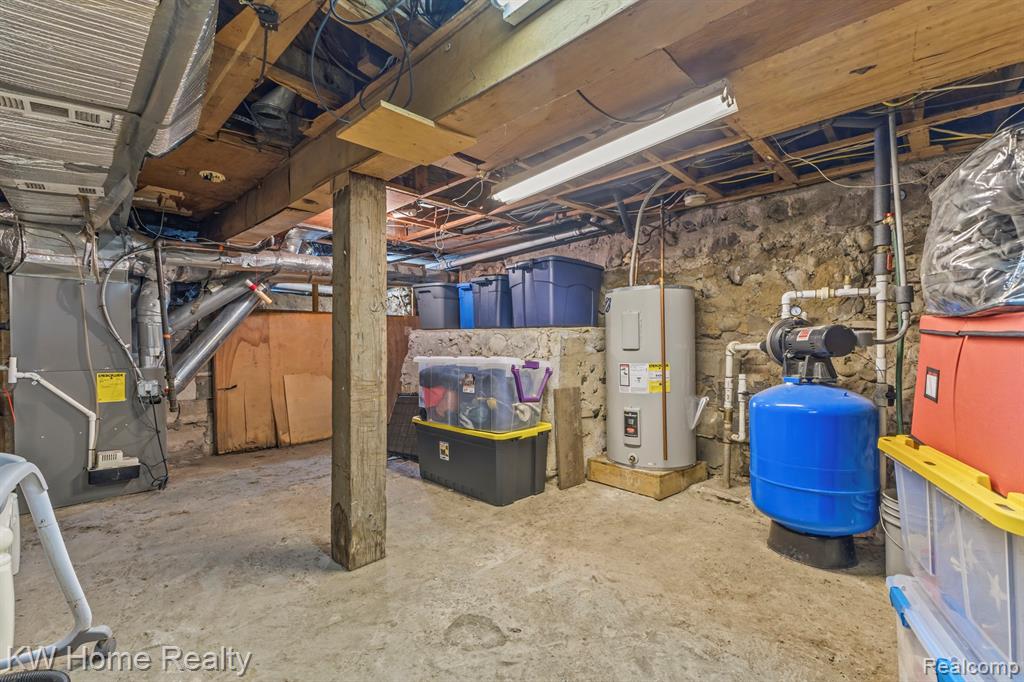 4215 Newton Road, Commerce Twp, MI 48390 — Photo 28