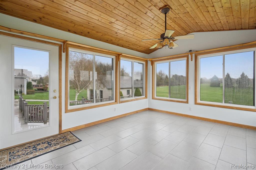 6452 E MAPLE Avenue, Grand Blanc, MI 48439 — Photo 41