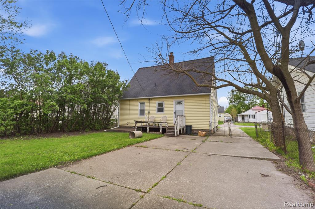 3317 Cheyenne Avenue, Burton, MI 48529 — Photo 2