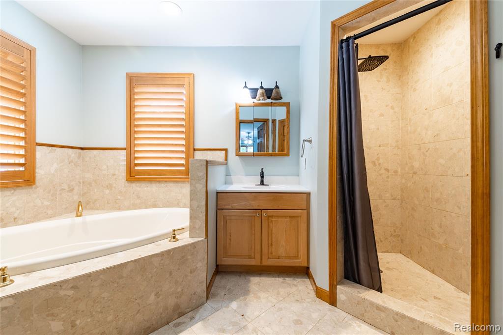9362 Owen Street, Grosse Ile, MI 48138 — Photo 18