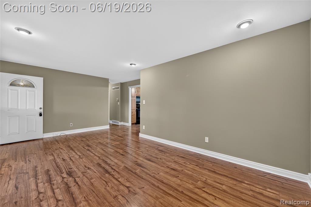 778 Manzano Drive, Wolverine Lake, MI 48390 — Photo 9