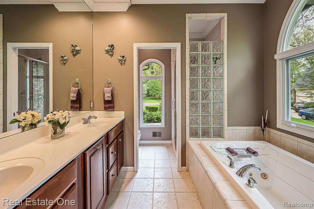 8444 CLIMBING Way, Pinckney, MI 48169 — Photo 37