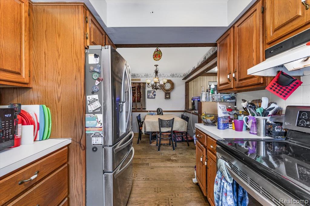 6874 Little Creek Drive, Troy, MI 48085 — Photo 17