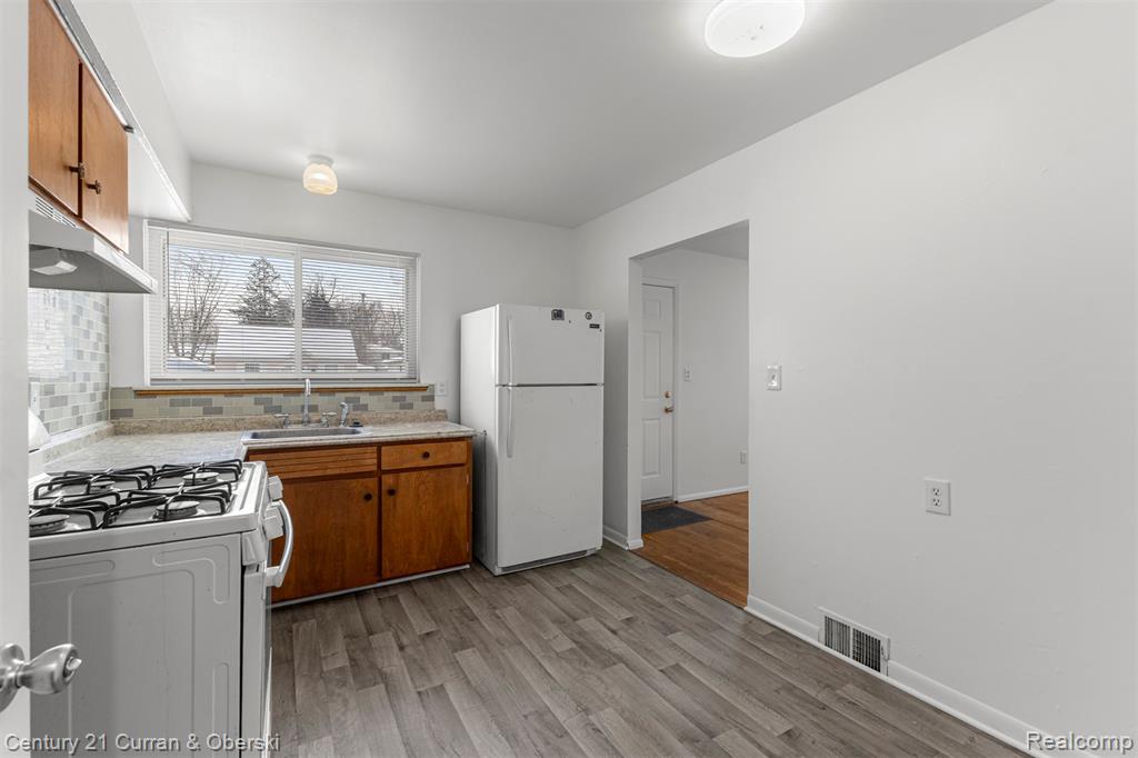 4994 Campbell Street, Dearborn Heights, MI 48125 — Photo 17