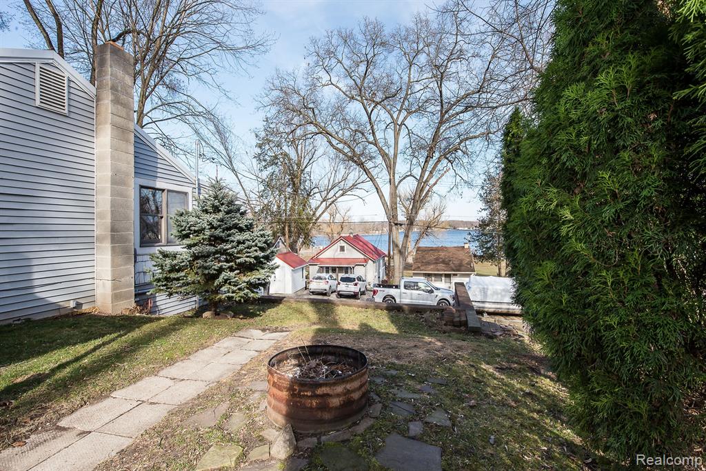 8128 Halfway Drive, Brighton, MI 48116 — Photo 38