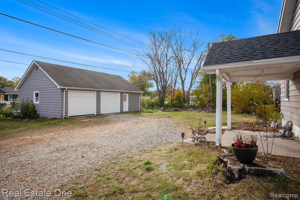 5251 Pontiac Lake Road, Waterford, MI 48327 — Photo 20
