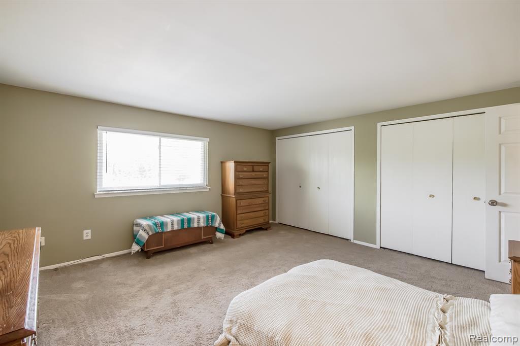 4851 Shoreline Boulevard, Waterford, MI 48329 — Photo 28