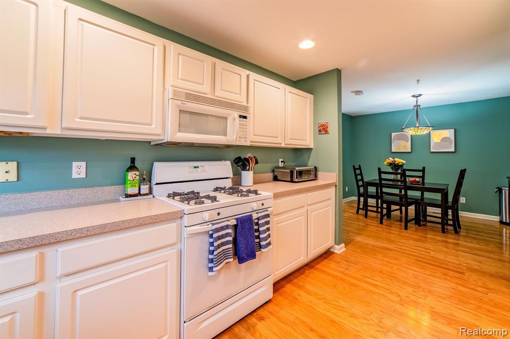 17026 FARMINGTON Road, Livonia, MI 48154 — Photo 18