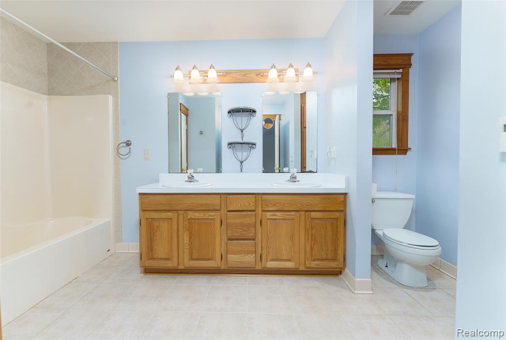 3410 Hogback Road, Fowlerville, MI 48836 — Photo 16