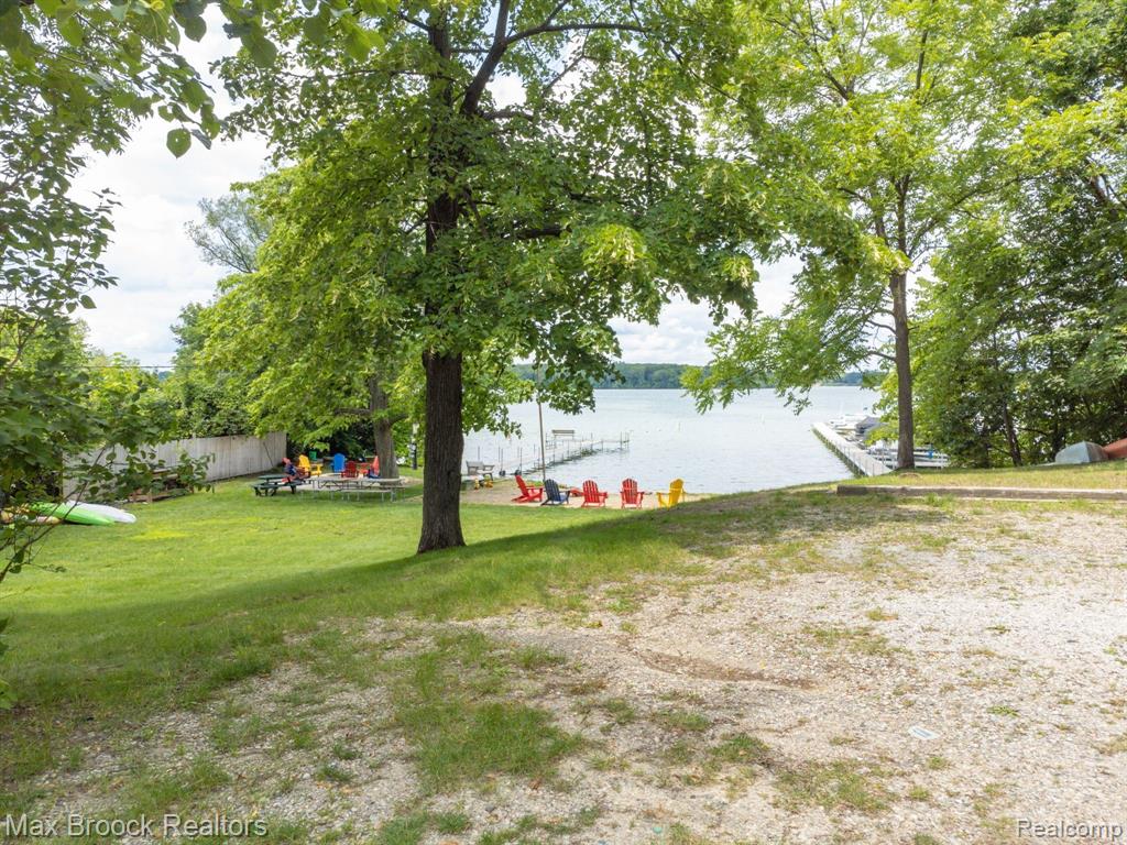 4053 HARBOR VISTA Drive, Orchard Lake Village, MI 48323 — Photo 28
