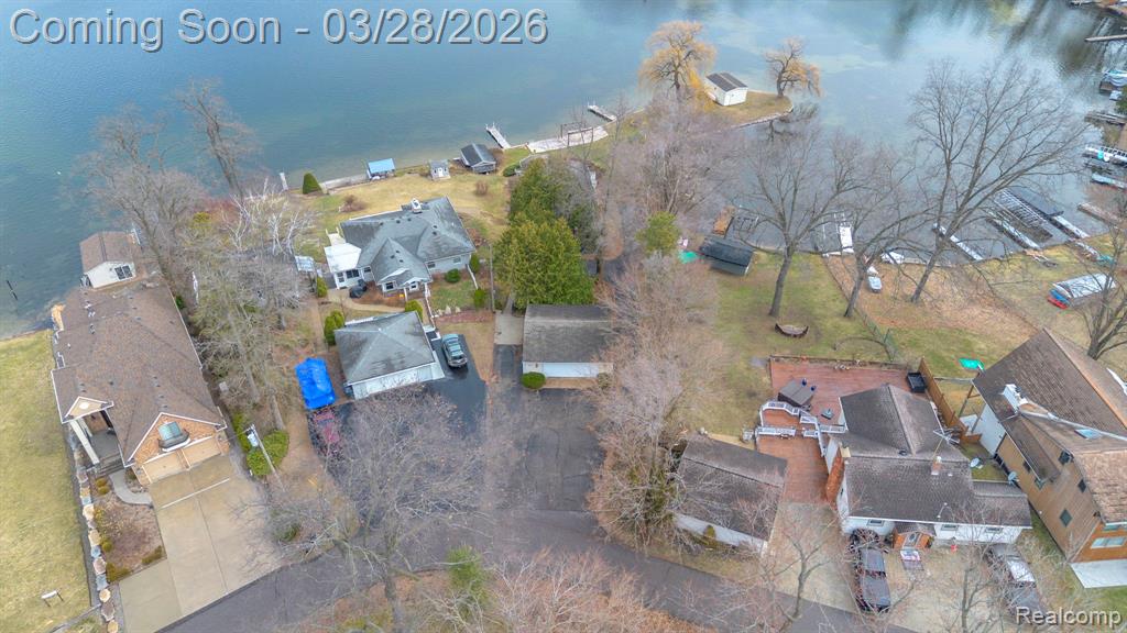 664 King Circle, Lake Orion, MI 48362 — Photo 2