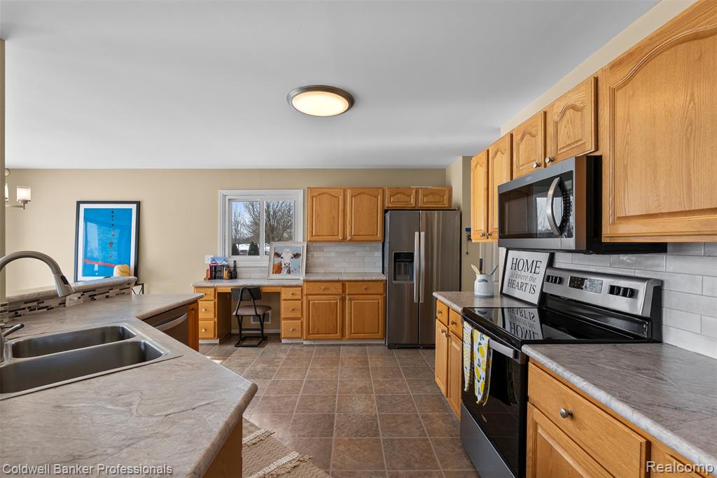 46985 Glastonbury Drive, Canton, MI 48188 — Photo 16