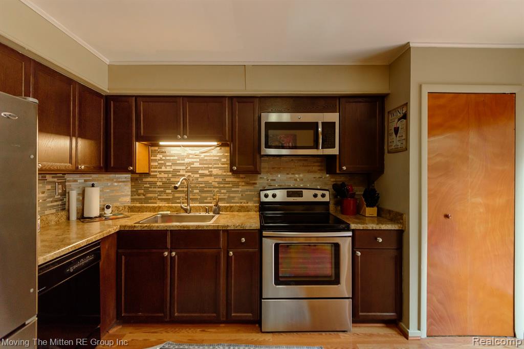 502 Estrada Drive, Belleville, MI 48111 — Photo 6