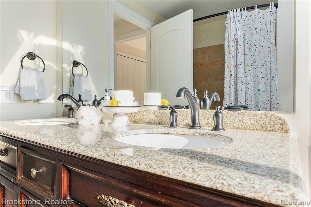 6533 POST OAK Drive, West Bloomfield, MI — Photo 32