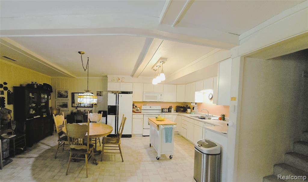 10040 Stinchfield Woods Road, Pinckney, MI 48169 — Photo 21