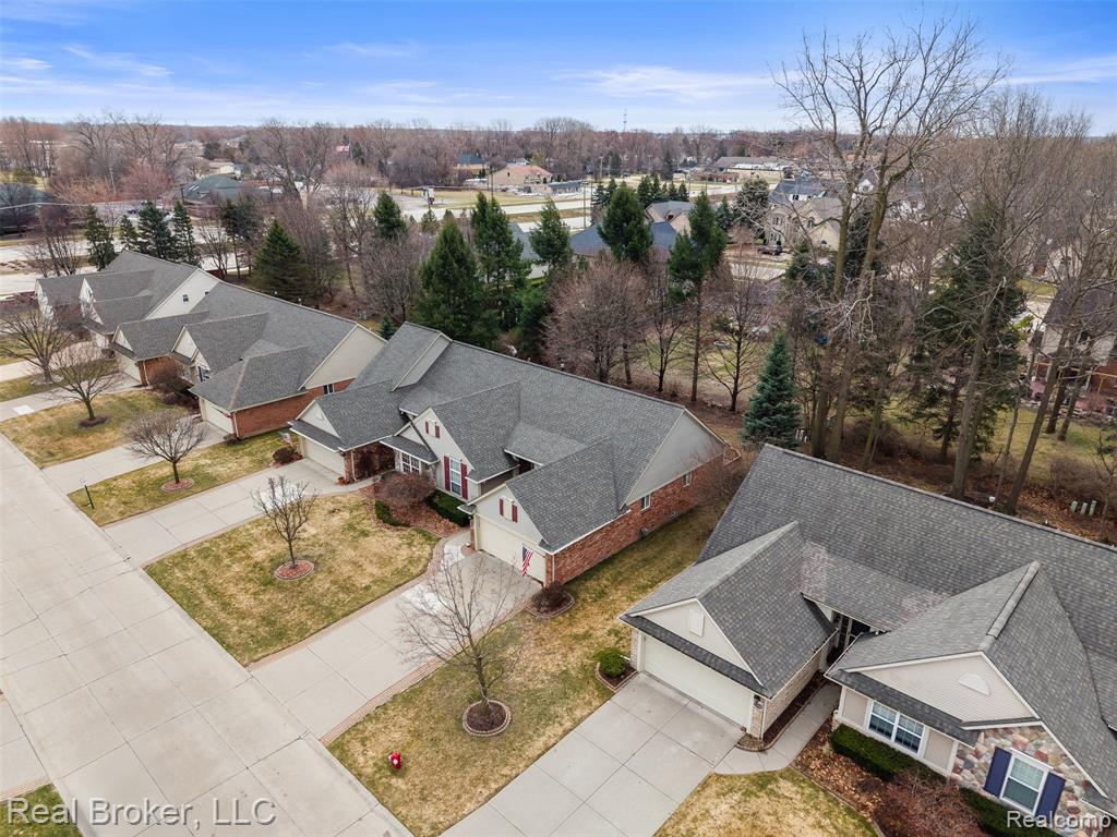 5776 Woodview Drive, 6, Sterling Heights, MI 48314 — Photo 30