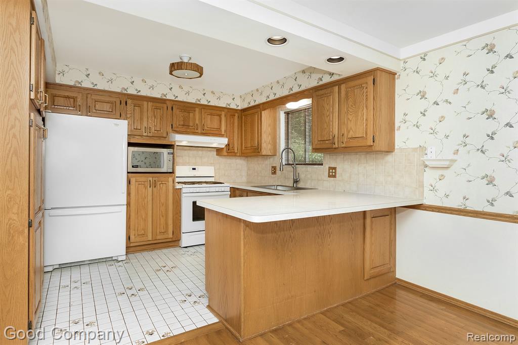 53258 BANCROFT Drive, Shelby Twp, MI 48316 — Photo 9