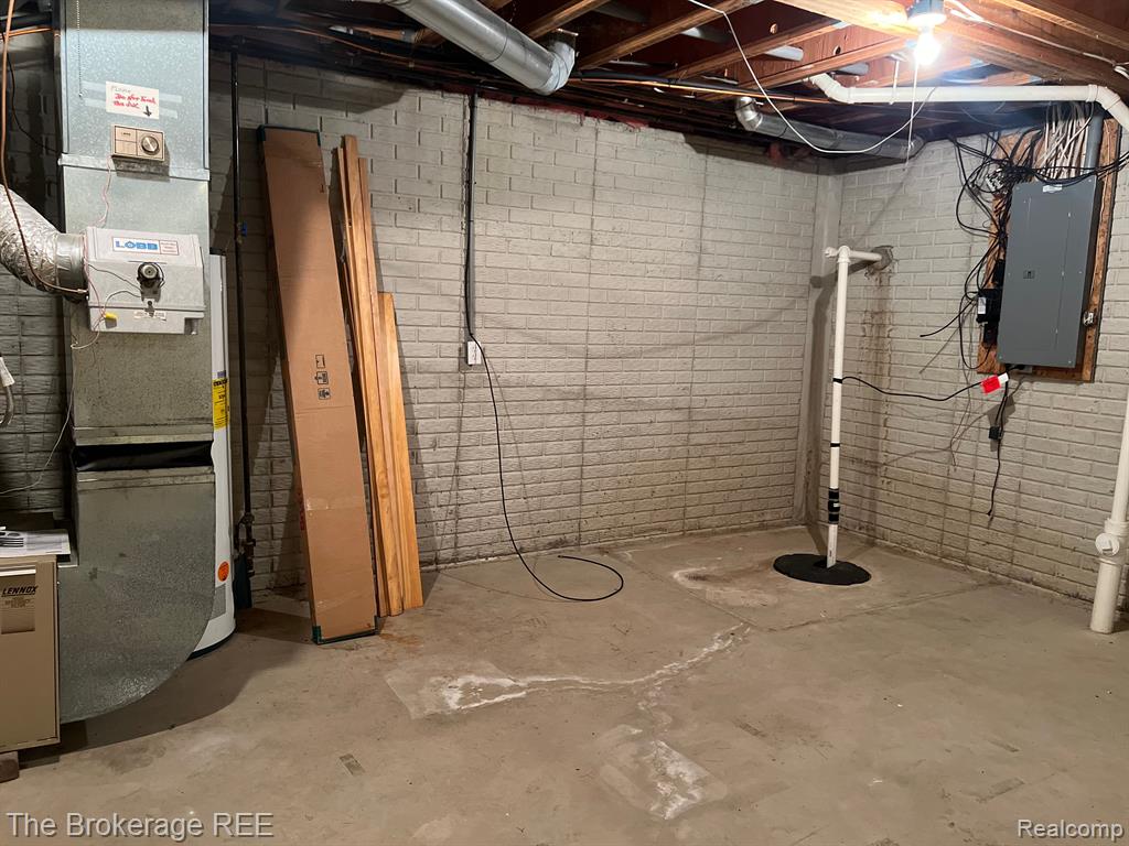 6112 NORMANDY Drive, Saginaw, MI 48638 — Photo 34