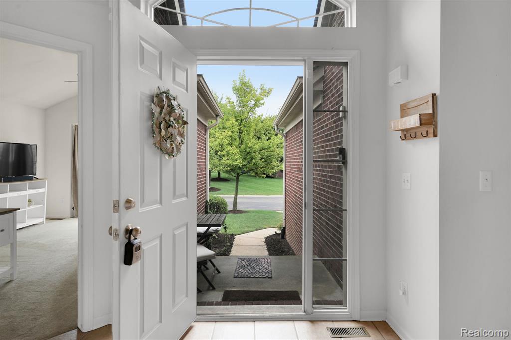 1128 Andover Circle, Commerce Twp, MI 48390 — Photo 4