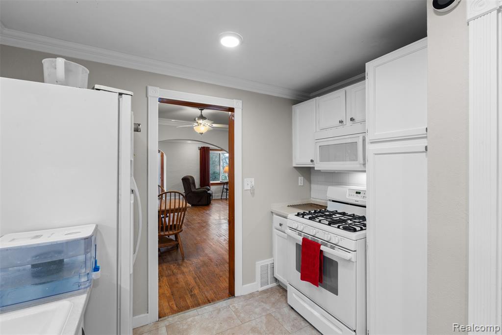 4400 Louella Drive, Waterford, MI 48329 — Photo 27