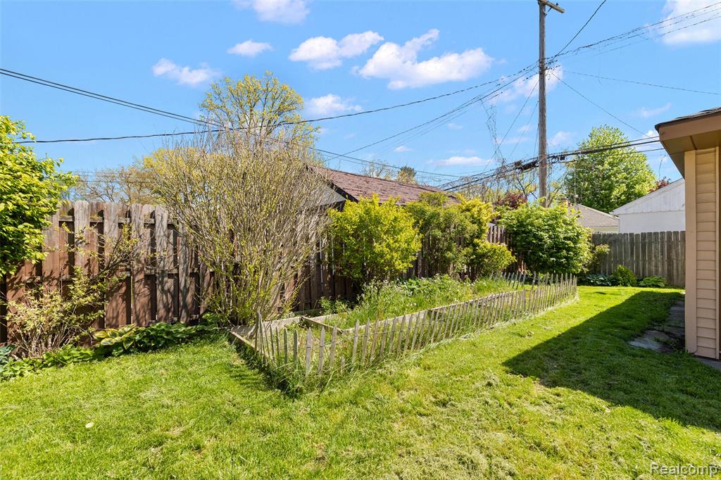 637 S Edgeworth Avenue, Royal Oak, MI 48067 — Photo 45