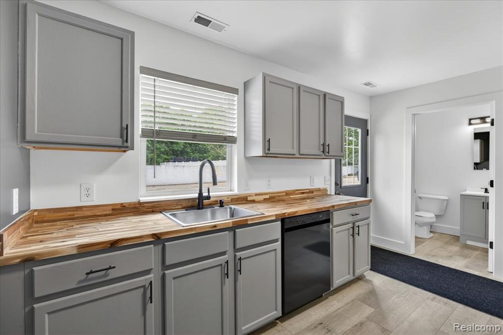 48 Broadway St., Suite D, Oxford, MI 48371 — Photo 10