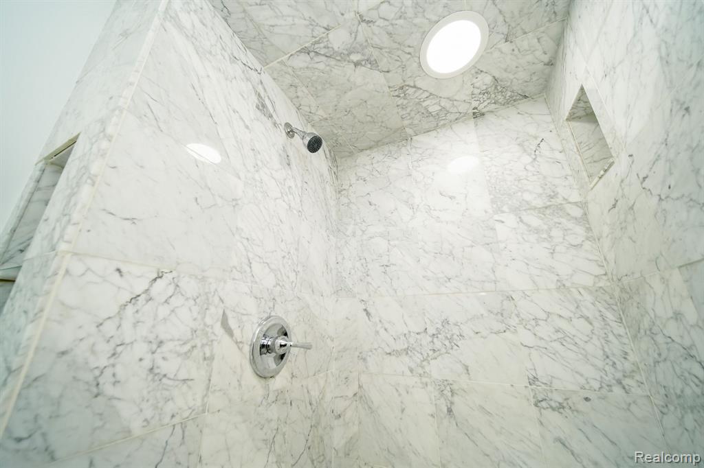 7359 SAINT AUBURN Drive, Bloomfield Hills, MI 48301 — Photo 80