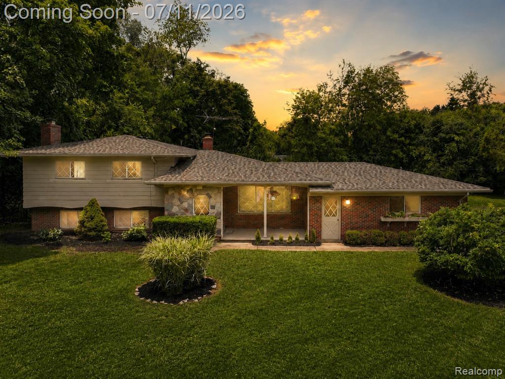 6970 Wing Lake Road, Bloomfield Hills, MI 48301 — front exterior