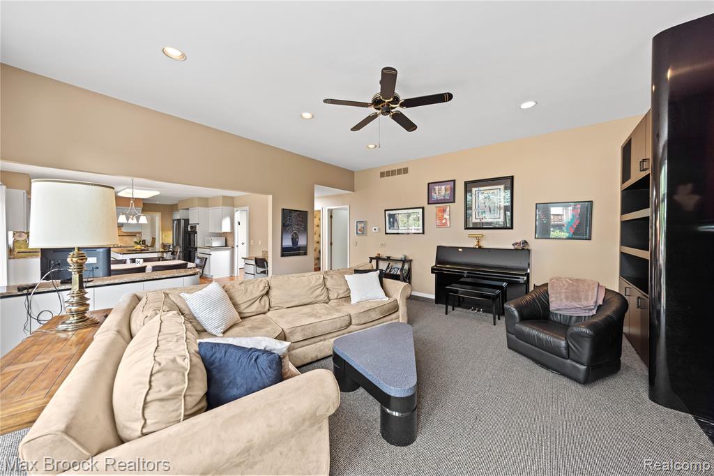 6684 Stonebridge E, West Bloomfield, MI — Photo 26