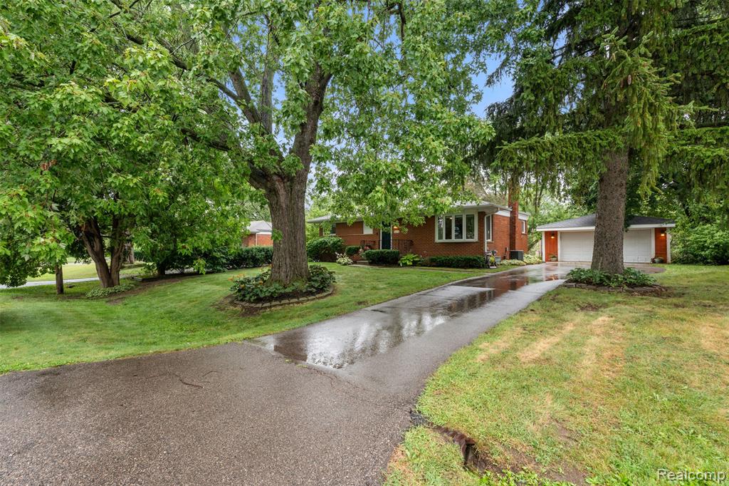 920 Elira Road, Waterford, MI 48328 — Photo 27