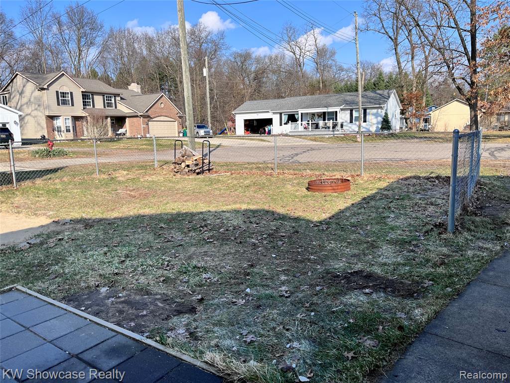 2034 E Nalone, Wixom, MI 48393 — Photo 43