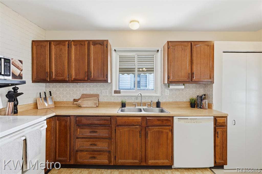 732 Hecht Drive, Madison Heights, MI 48071 — Photo 6