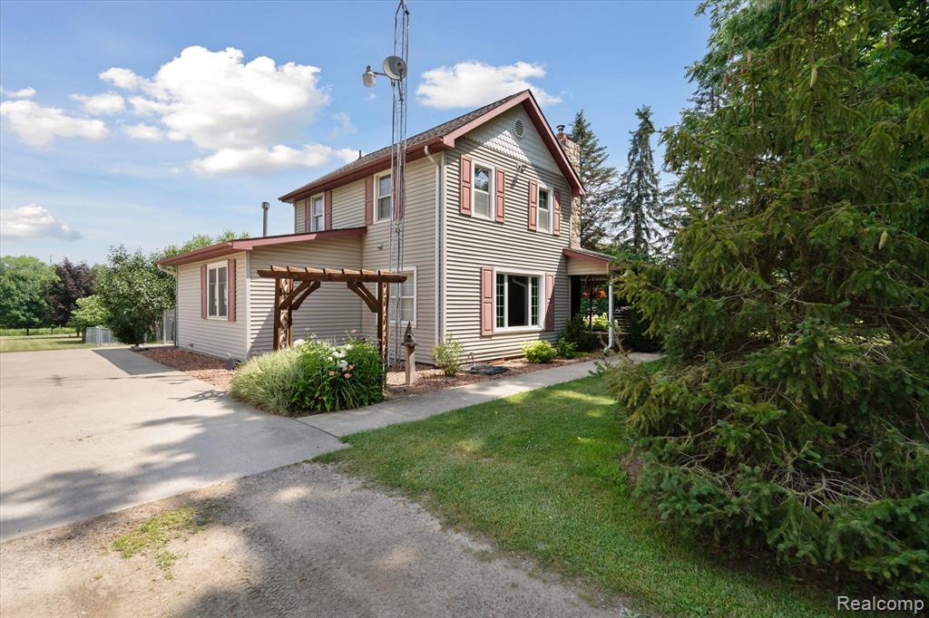 9227 Hogan Road, Fenton, MI 48430 — Photo 2