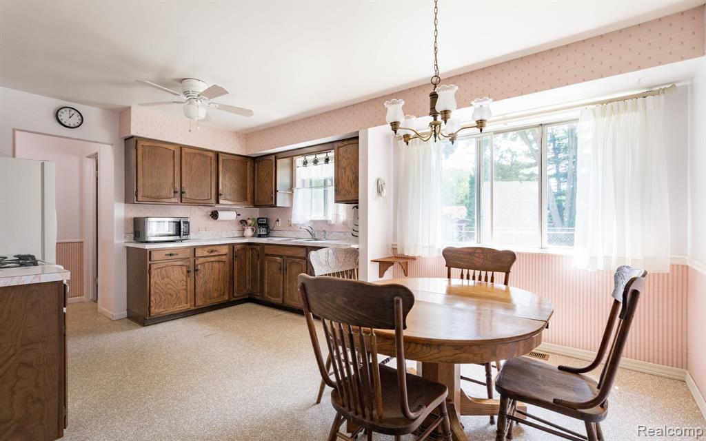 6157 Coventry Drive, Swartz Creek, MI 48473 — Photo 9