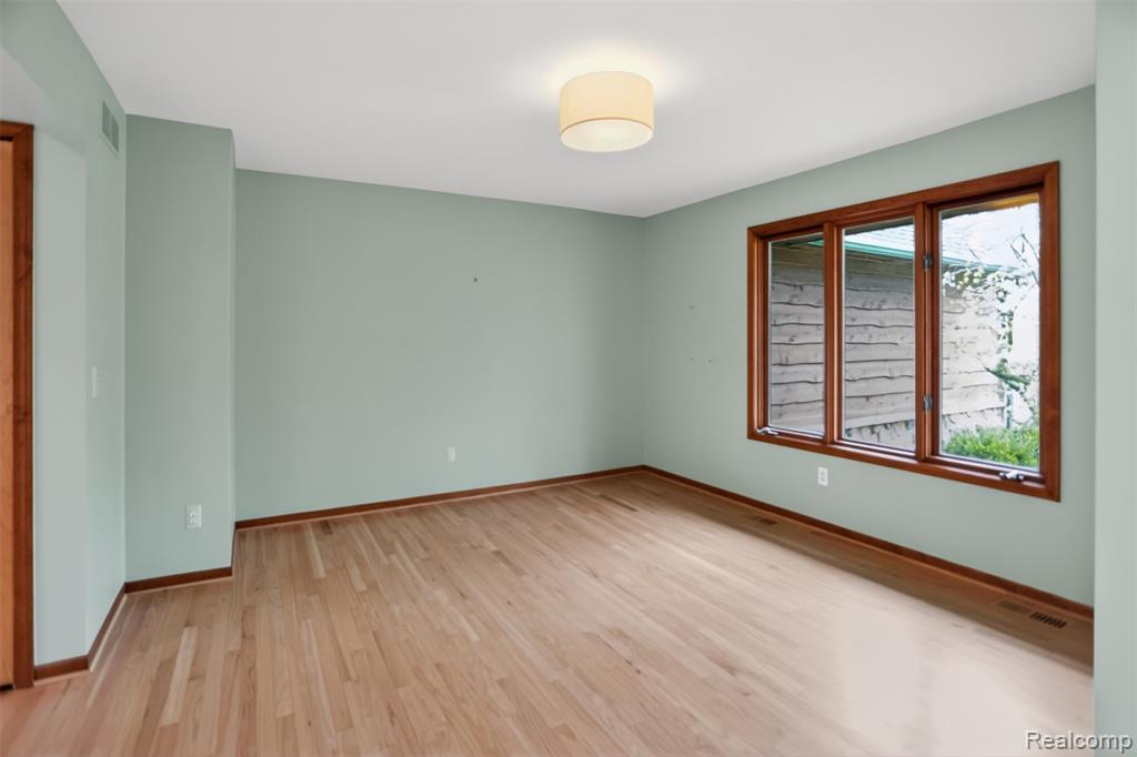 1960 Eastons Trail, Highland, MI — Photo 9